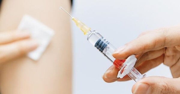 대구광역시는 65세 이상 어르신과 면역저하자 등 고위험군을 대상으로 오는 10월 15일(수)부터 2025-2026절기 코로나19·인플루엔자 예방접종을 실시한다.