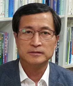         김찬곤 / 시인 경북과학대학교 교수